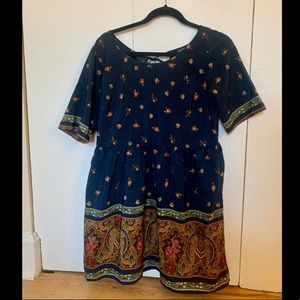 Short sleeve light patterned dress
